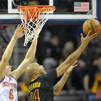 Porziņģis otrais rezultatīvākais 'Knicks' spēlētājs zaudējumā Džeimsam un 'Cavaliers'