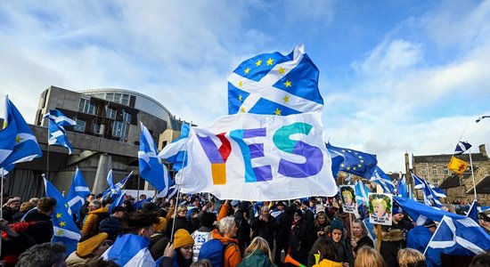 Strērdžena uzsāk kampaņu par atkārtota Skotijas neatkarības referenduma izsludināšanu