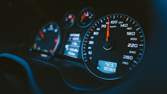 ātrums spidometrs odometrs