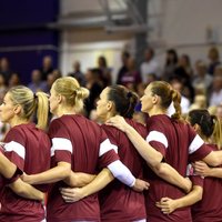 Latvijas sieviešu basketbola izlase saspringtā pārbaudes turnīra spēlē zaudē Krievijai
