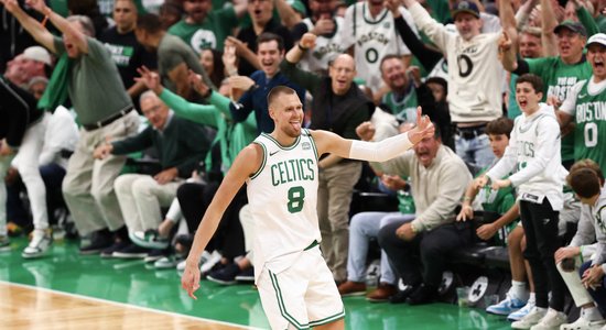 "Celtics" treneris: Porziņģis rāvās laukumā un "apgāja" komandas mediķus