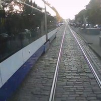 ВИДЕО: Необдуманный поступок пешехода едва не закончился плачевно