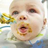 Kā iemācīt mazulim ēst patstāvīgi?