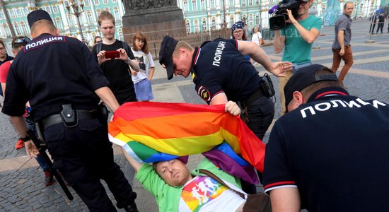 Правозащитники призвали Верховный суд РФ отклонить иск о признании экстремистским "движения ЛГБТ"