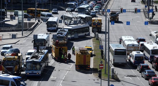 Autobrauktuves – šaurākas, trotuārus un veloceliņus – platākus, dāņu urbānista padomi Rīgai