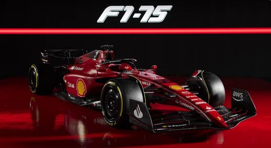 'Ferrari' prezentē savu sarkanā un melnā krāsoto F-1 mašīnu