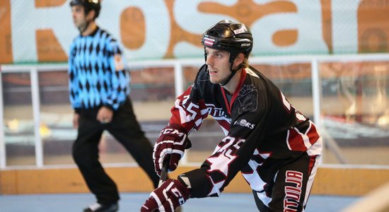 Latvijas komanda hokejā uz skrituļslidām piedzīvo zaudējumu par piekto vietu IIHF pasaules čempionātā