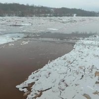Video: Daugavas ledus iešana Daugavpilī no drona lidojuma