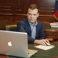 Медведев пообещал разобраться с делом осужденной на 10 лет активистки "Другой России"