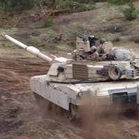 Video: Ādažos demonstrē 'Abrams' kaujas tankus
