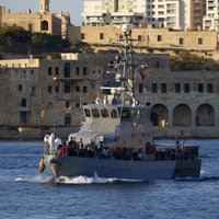 Vidusjūrā apzināti nogremdēts kuģis ar 500 migrantiem