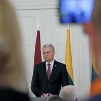 Lietuvas prezidents pārtraucis pašizolāciju
