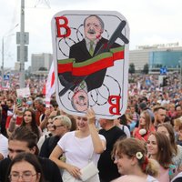 Protestētāji Minskā devušies uz Lukašenko rezidenci