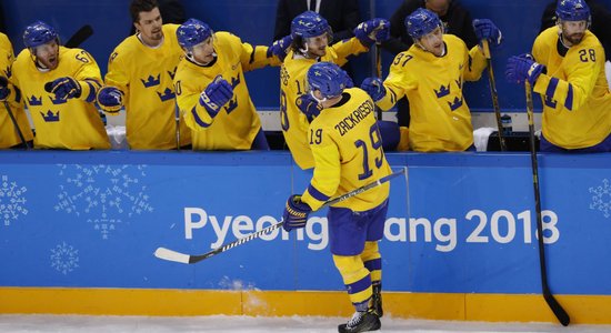 'Pekina 2022': Covid-19 ievieš korekcijas Latvijas pretiniecēs Zviedrijas un Slovākijas hokeja izlasēs
