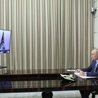 Baidens un Putins aizvadījuši divu stundu ilgu slepenu sarunu