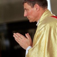 Katoļu arhibīskaps valsts svētku dievkalpojumā iestājas pret abortiem