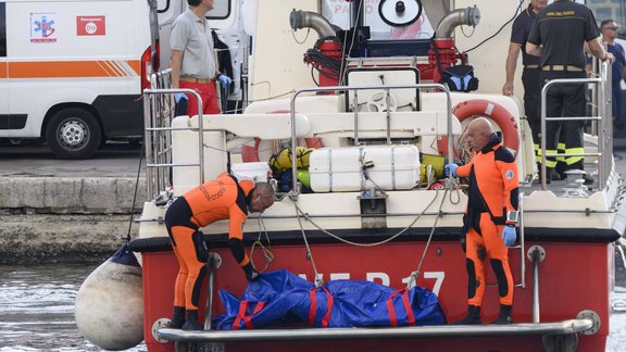 Firefighters recover body from sunken Bayesian yacht - Palermo, Italy 21 Aug 2024