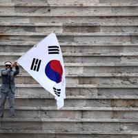 Dienvidkorejā eksprezidentes korupcijas lietā apcietina divus bijušos izlūkdienesta vadītājus