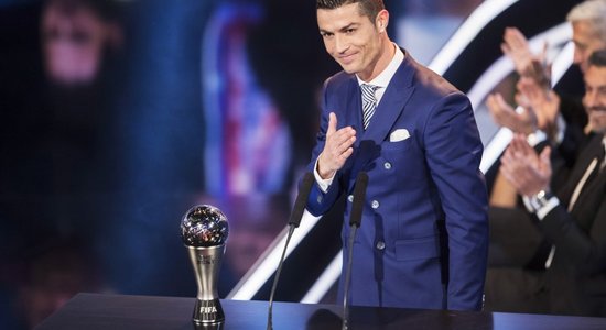 Роналду — лучший игрок 2016 года по версии ФИФА, Месси и "Барса" церемонию проигнорировали