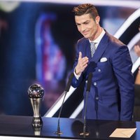 Роналду — лучший игрок 2016 года по версии ФИФА, Месси и "Барса" церемонию проигнорировали