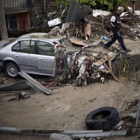 Lietavu izraisīti plūdi Bulgārijā laupījuši vismaz četrpadsmit cilvēku dzīvības