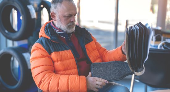 Kādus auto paklājiņus izvēlēties rudens un ziemas sezonai