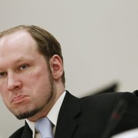 Norvēģijas tiesa cietumā izskatīs Breivika sūdzību par turēšanu izolācijā