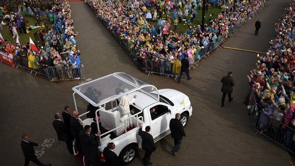 Pāvests Francisks ierodas Aglonā - 3