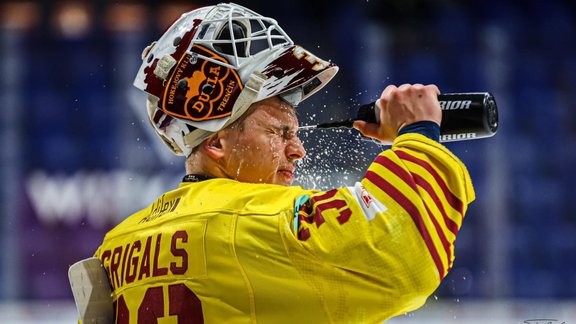 Latvijas izlases sastāvā iekļautais vārtsargs pārcelsies uz jaudīgāku čempionātu