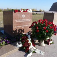 ФОТО: в Казахстане открыта мемориальная доска репрессированным из Латвии