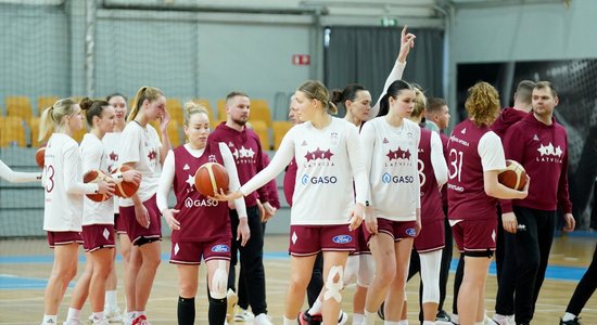 "Laikam jāaiziet uz baznīcu un jāpalūdzas" – Latvijas basketbolistēm pirms izšķirošajiem mačiem pāris problēmas