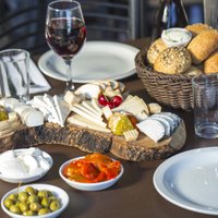 Азбука гурмана: как подобрать сыр к вину?