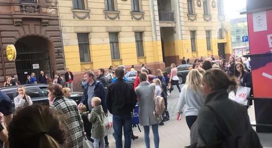 В Риге эвакуировали посетителей торговых центров Galerija Rīga, Alfa и Spice