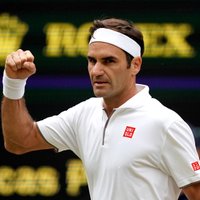 Federers izcīna 350. uzvaru 'Grand Slam' turnīros un kvalificējas Vimbldonas astotdaļfinālam