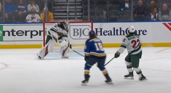 Video: Vārtsargs gūst vārtus NHL mačā