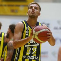 Žagars ar "Fenerbahce" piedzīvo negaidītu zaudējumu Eirolīgā, Gražulis beidzot debitē