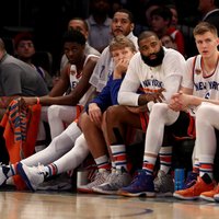 Porziņģim 20 punkti zaudējumā pret 'Heat'; 'Knicks' zaudē izredzes iekļūt izslēgšanas turnīrā
