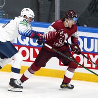 Latvijas hokejisti nespēj atbildēt uz ASV diviem ātri gūtiem vārtiem