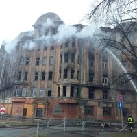У сгоревшего здания на ул.Калнциема два месяца назад сменился собственник