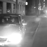 Video: Grīziņkalnā policisti dzenas pakaļ 'Lexus' automašīnai