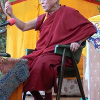 Dalailamas vizīti atzīmēs ar akciju - Daugavā kaisīs baltas lilijas