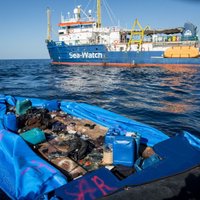 Salvīni brīdina migrantu kuģi netuvoties Itālijai