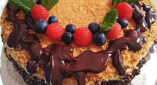 Divas tortes vienā – 'Snickers' un Kijevas kūka