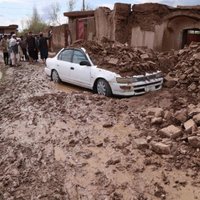 Foto: Plūdi Afganistānā paņēmuši vairāk nekā 32 cilvēku dzīvības