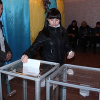'Delfi' no Ukrainas: Foto – kā ļaudis balso mazajā Tokmakā