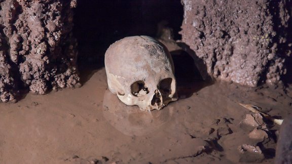 Kas īsti notika Asiņu alā? Zinātnieki pēta kaulu kalnus senā rituālu vietā