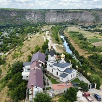 Ceļi ir briesmīgi, taču gaisotne patiesa. Kā vecais "Audi" uz Moldovu brauca