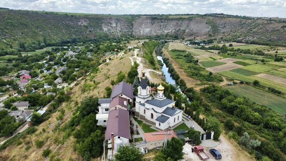 Četri ceļo gardi