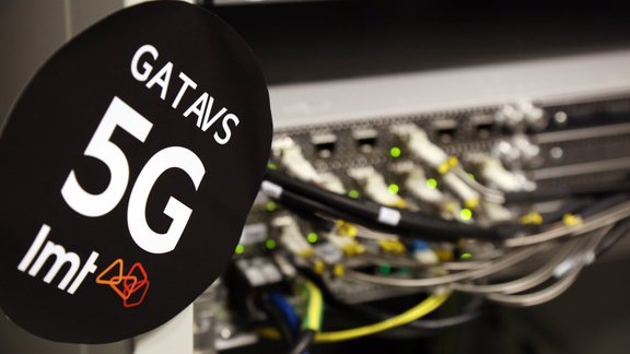 Uzstādīta pirmā ar 5G tehnoloģiju savietojamā mobilā sakaru bāzes stacija - 5