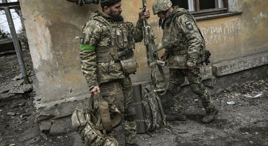 Ukraina saņēmusi pretrunīgi vērtēto ASV kasešu munīciju